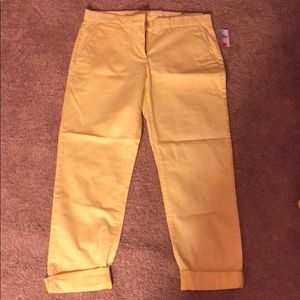 Gap size 2 khaki Capri